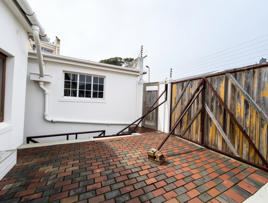 2 Bedroom Property for Sale in Vredehoek Western Cape